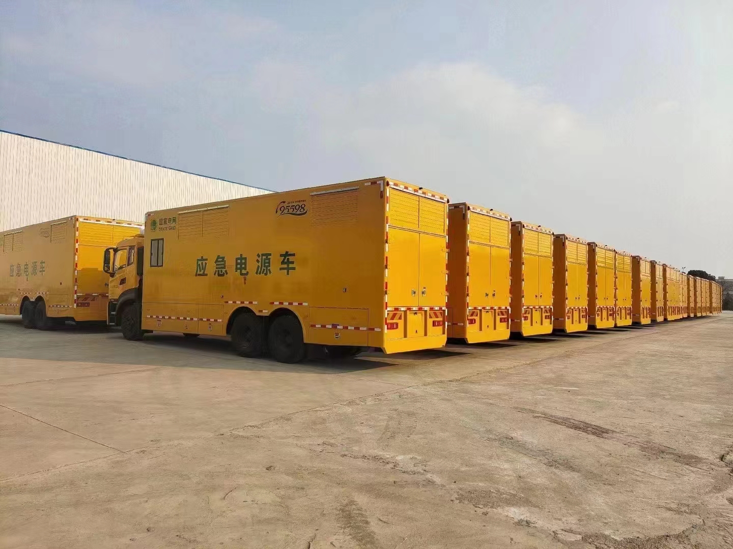 東風天龍后雙橋800KW電源車